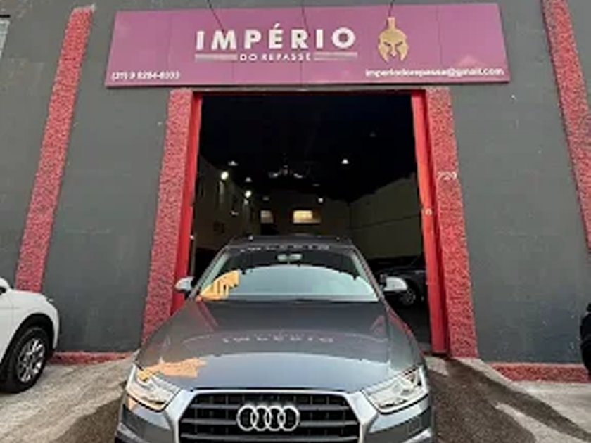 Veículo entrando no pátio da Império do Repasse